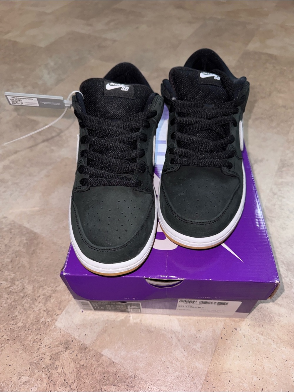 Nike SB Dunk Low Pro - Black & White - Picture 2 of 6